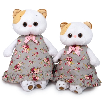 в платье с розами