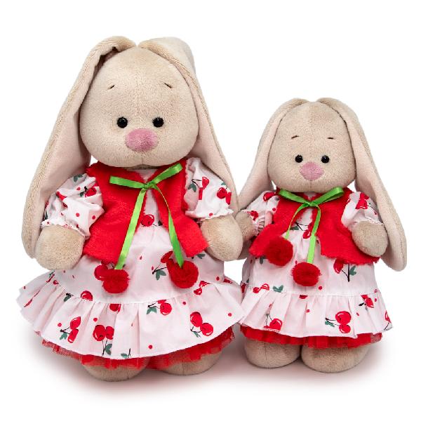 в платье с вишнями