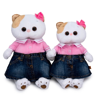 в джинсовой юбке и футболке поло