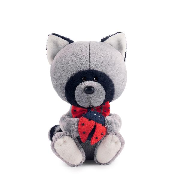 Енот Лёка с божьей коровкой