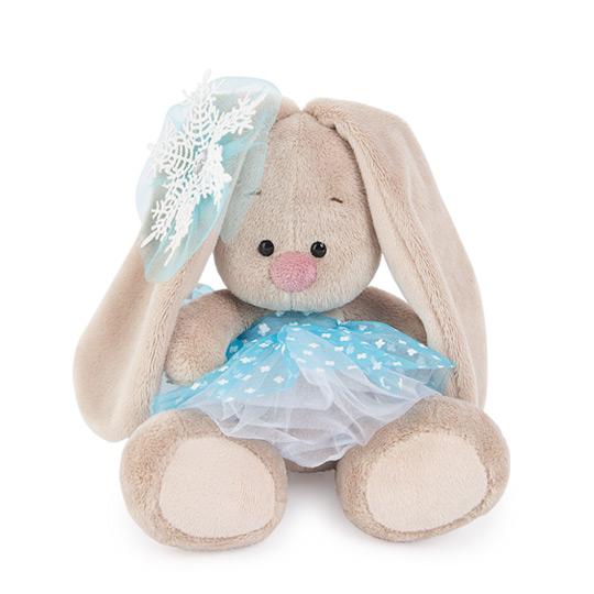 со снежинкой на ушке