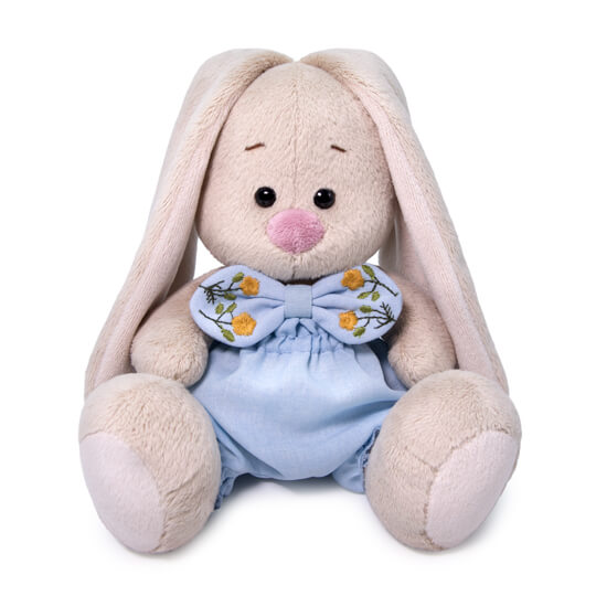 в голубых штанишках с бантом