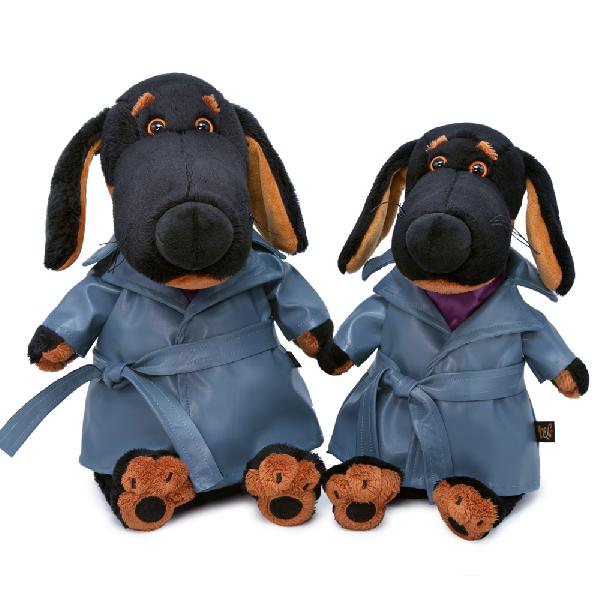 в пальто из экокожи