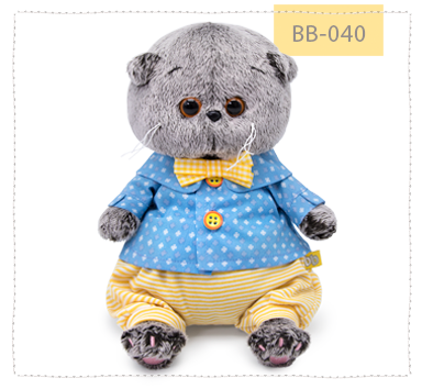 в рубашке и шортиках