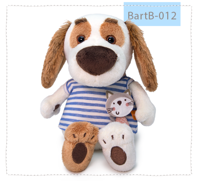 в футболке с кошечкой