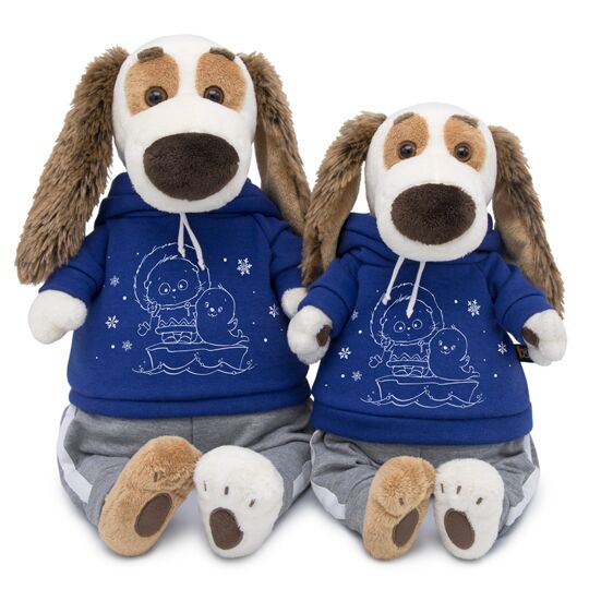 в спортивном костюме