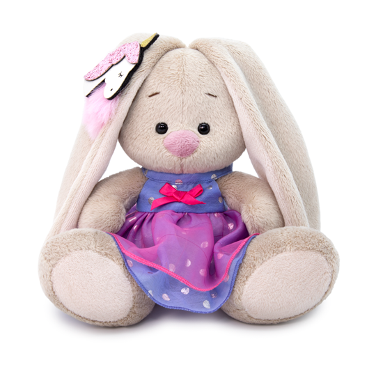 в платье с единорогом на ушке