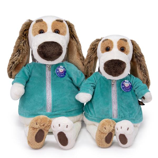 в толстовке «Космос»