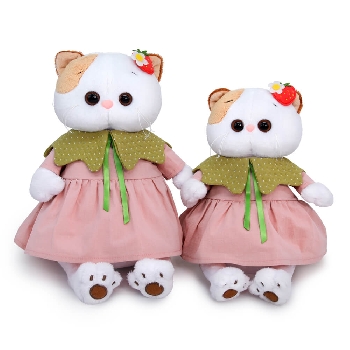 в платье «Ягодка»