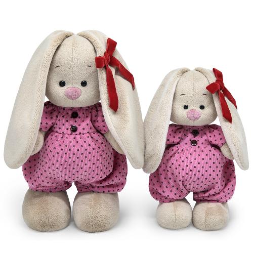 в вельветовом комбинезоне