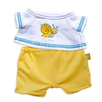 Белая футболка с улиткой и шорты