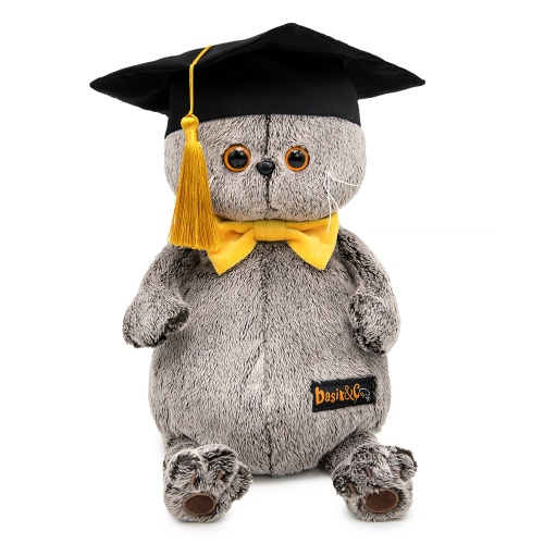 в академической шапочке