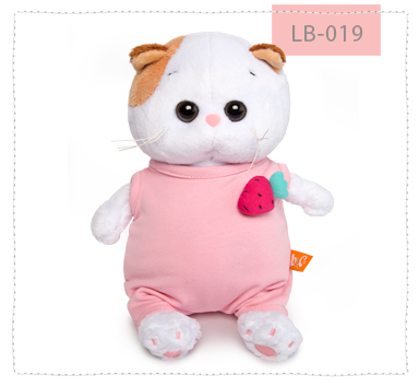 в розовом комбинезоне с клубничкой