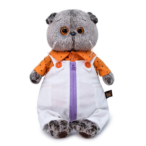 в белом комбинезоне