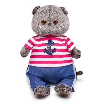 в полосатой футболке с якорем