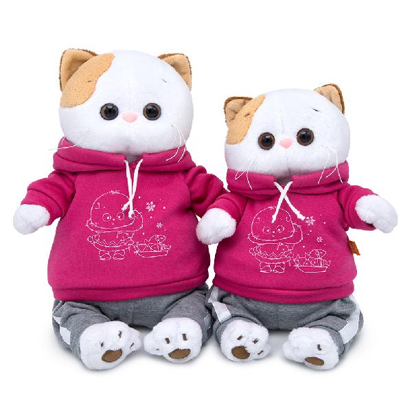 в спортивном костюме