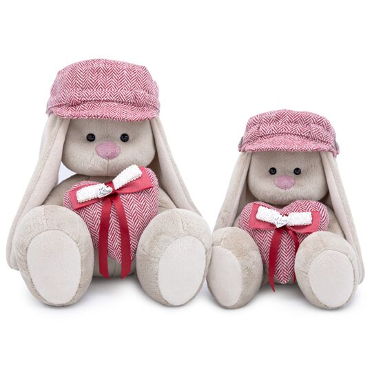 в кепке и с сердцем