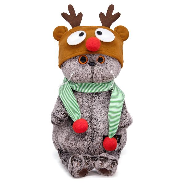 в шапке «Олень»