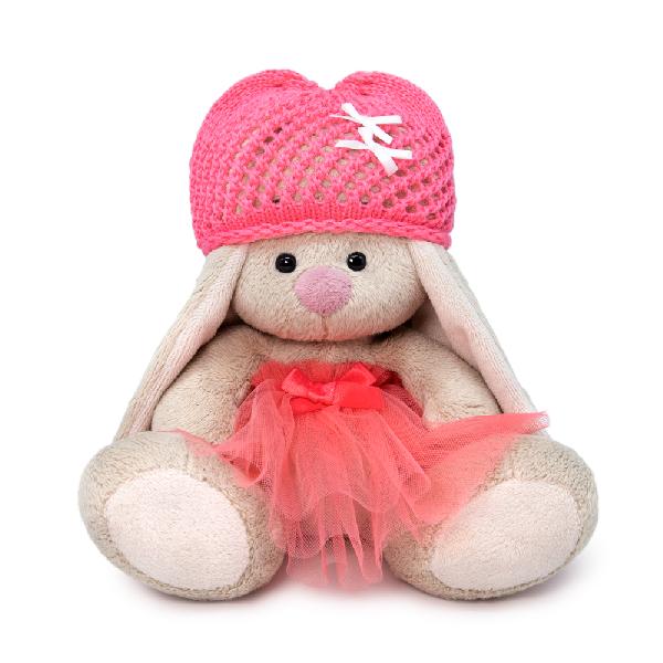 в юбке из сетки