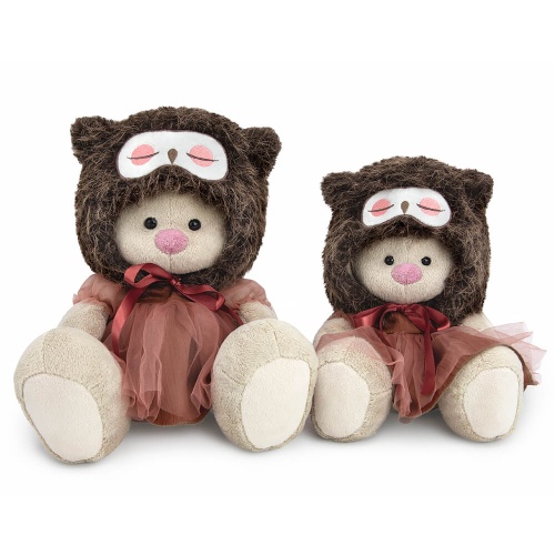 в шапке "Сова"