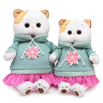 в свитшоте со снежинкой