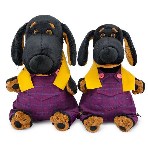 в комбинезоне