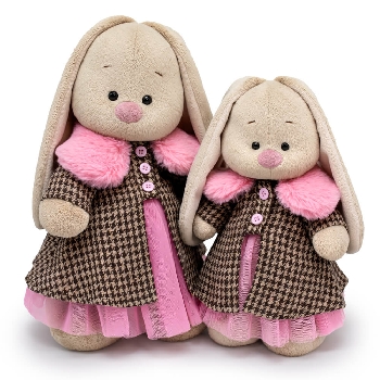 в пальто с меховым воротником