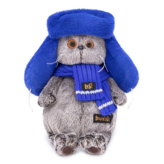 в меховой шапке