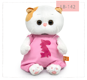 в комбинезоне с драконом