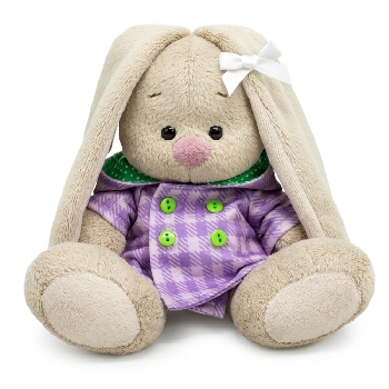 в клетчатом пальто с капюшоном