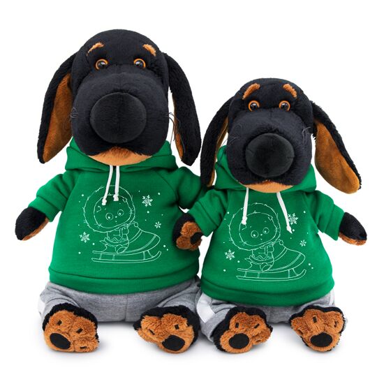 в спортивном костюме