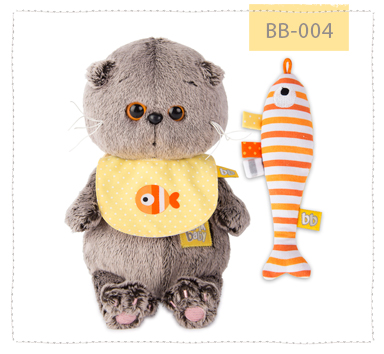 в слюнявчике с погремушкой