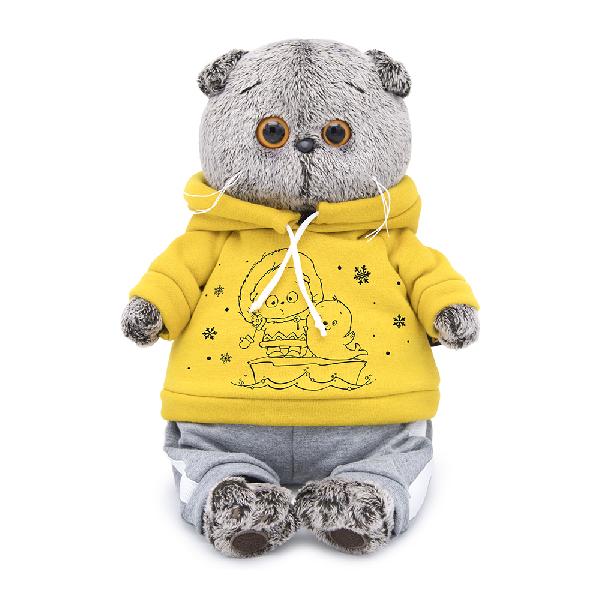 в спортивном костюме