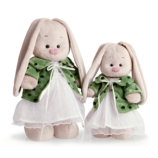 в зеленом пальто