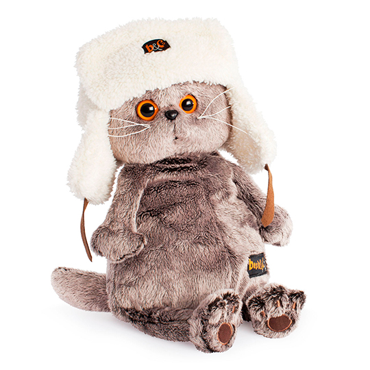 в шапке-ушанке