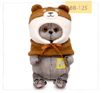 в шапке «Медвежонок»