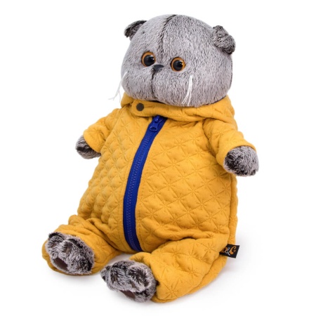 в стеганом комбинезоне