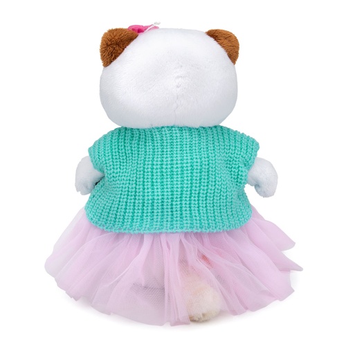 в вязаной кофте