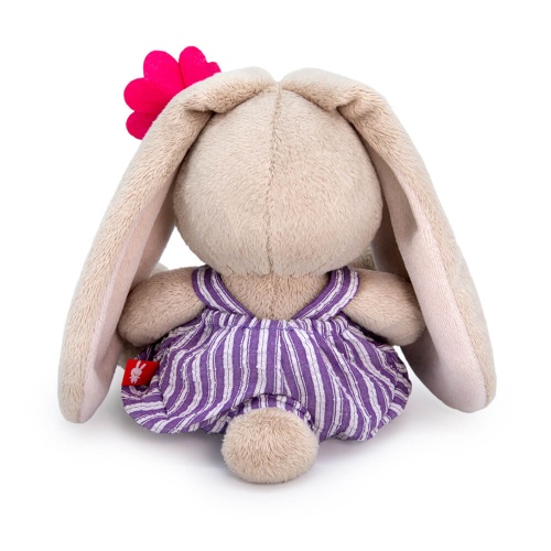 в полосатом полукомбинезоне