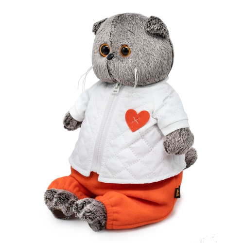 в стеганой куртке и комбинезоне