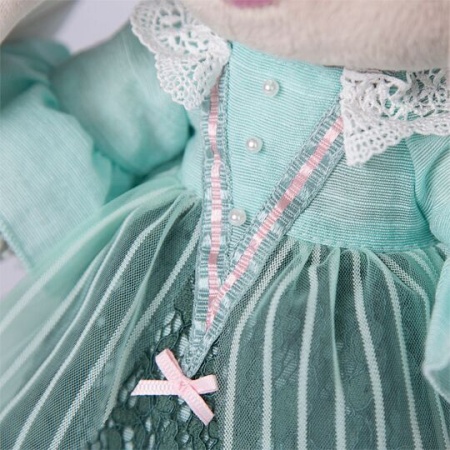 барышня в персидском зеленом