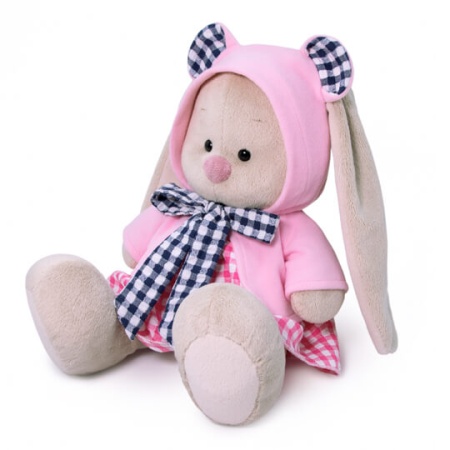 в толстовке и  платье