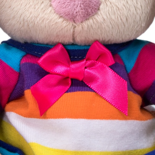 в полосатом комбинезоне