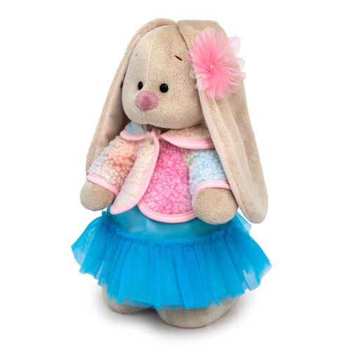 в голубой юбке