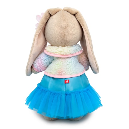 в голубой юбке