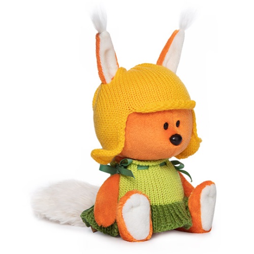 Белка  Бика в шапочке и платье