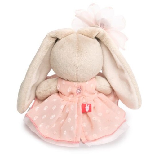 в персиковом платье