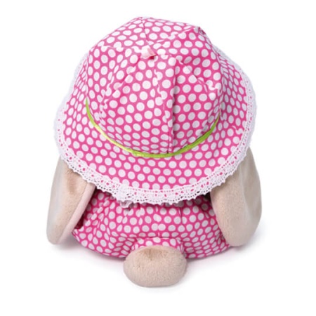 в шляпе и с мишкой