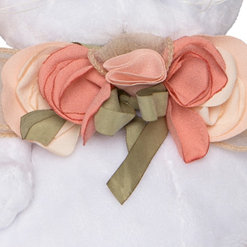 с цветами из шёлка