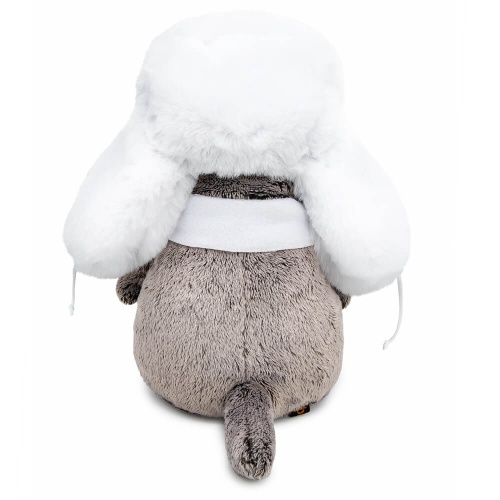 Кот Басик в белой меховой шапке